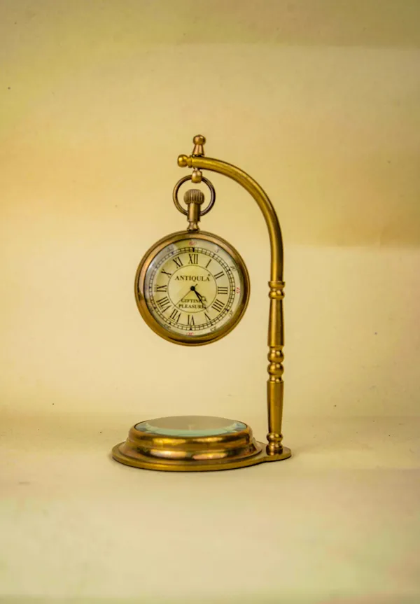 Antiqula_Magnus_6.1_Vintage_Brass_Desk_Clock_With_Compass_Engraved_Quote